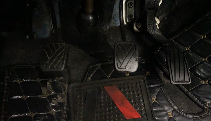 2013 Maruti Swift VXI, Petrol, Manual, 76,061 km, Pedals