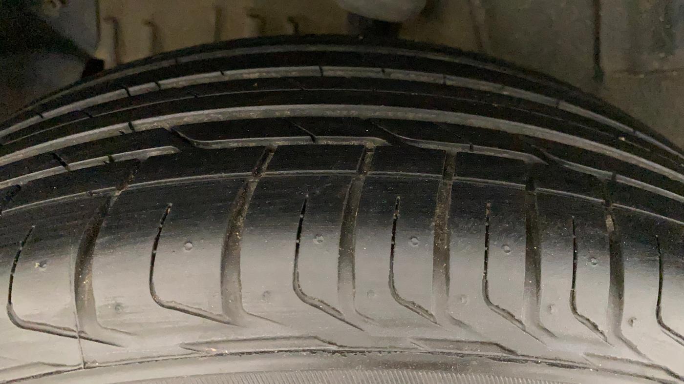 2020 Tata NEXON XZA PLUS PETROL DUAL TONE, Petrol, Automatic, 59,649 km, Right Rear Tyre Tread