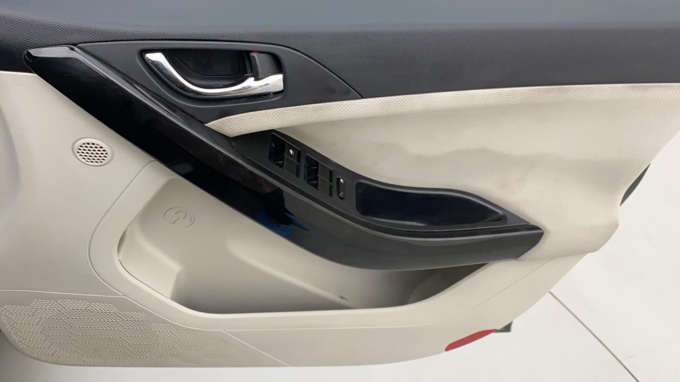2020 Tata NEXON XZA PLUS PETROL DUAL TONE, Petrol, Automatic, 59,649 km, Driver Side Door Panels Control