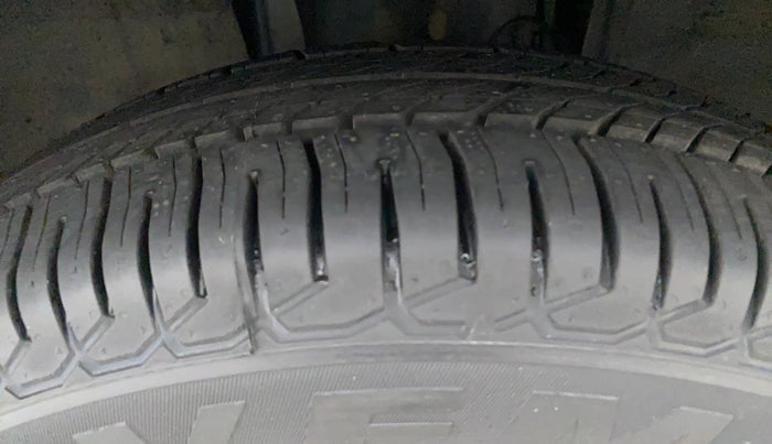 2020 Renault TRIBER RXT AMT, Petrol, Automatic, 27,380 km, Left Front Tyre Tread