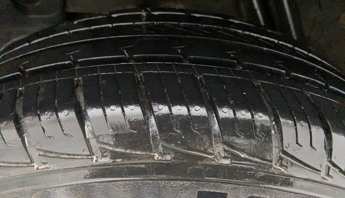 2013 Renault Duster 85 PS RXL, Diesel, Manual, 66,084 km, Right Front Tyre Tread