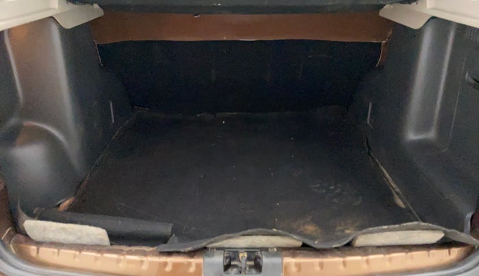 2013 Renault Duster 85 PS RXL, Diesel, Manual, 66,084 km, Boot Inside