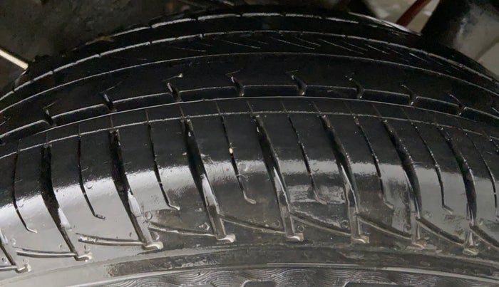 2013 Renault Duster 85 PS RXL, Diesel, Manual, 66,084 km, Left Rear Tyre Tread