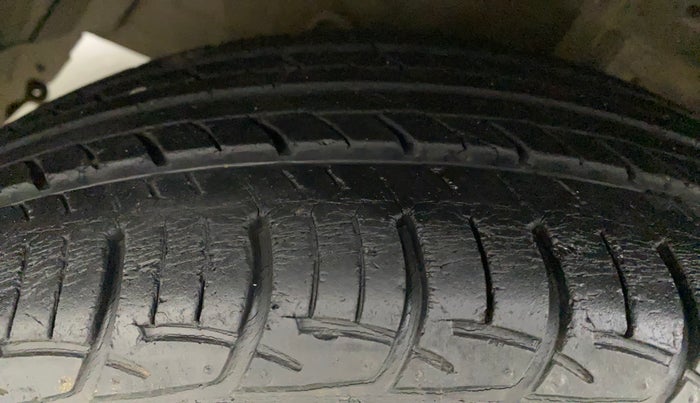 2013 Maruti Ertiga VXI, Petrol, Manual, 31,932 km, Left Front Tyre Tread