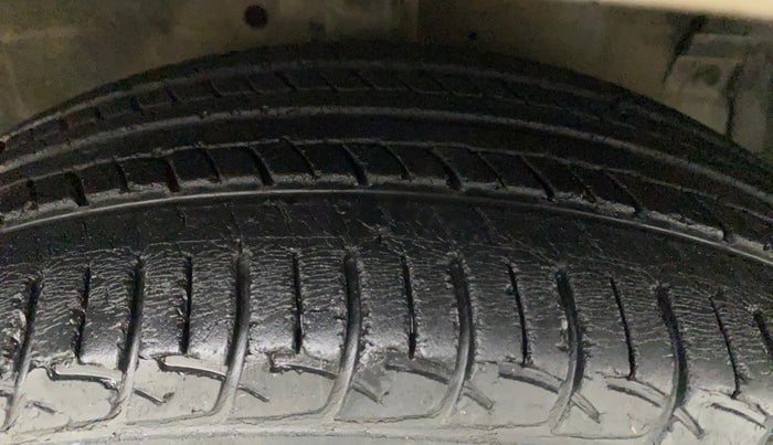 2013 Maruti Ertiga VXI, Petrol, Manual, 31,932 km, Right Front Tyre Tread