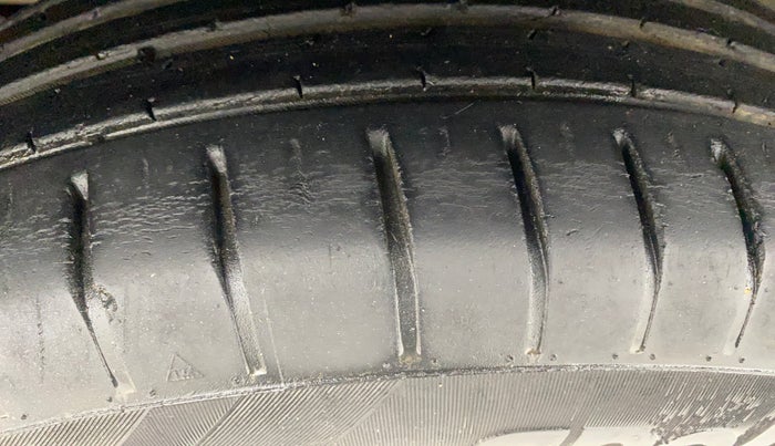 2021 Maruti Dzire ZXI, Petrol, Manual, 31,530 km, Left Front Tyre Tread