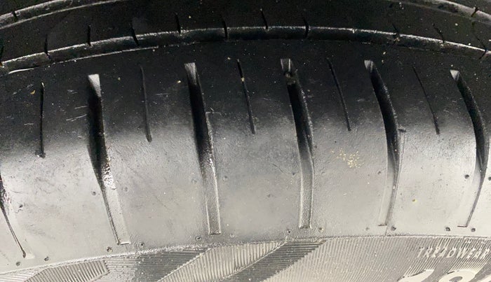 2021 Maruti Dzire ZXI, Petrol, Manual, 31,530 km, Right Rear Tyre Tread