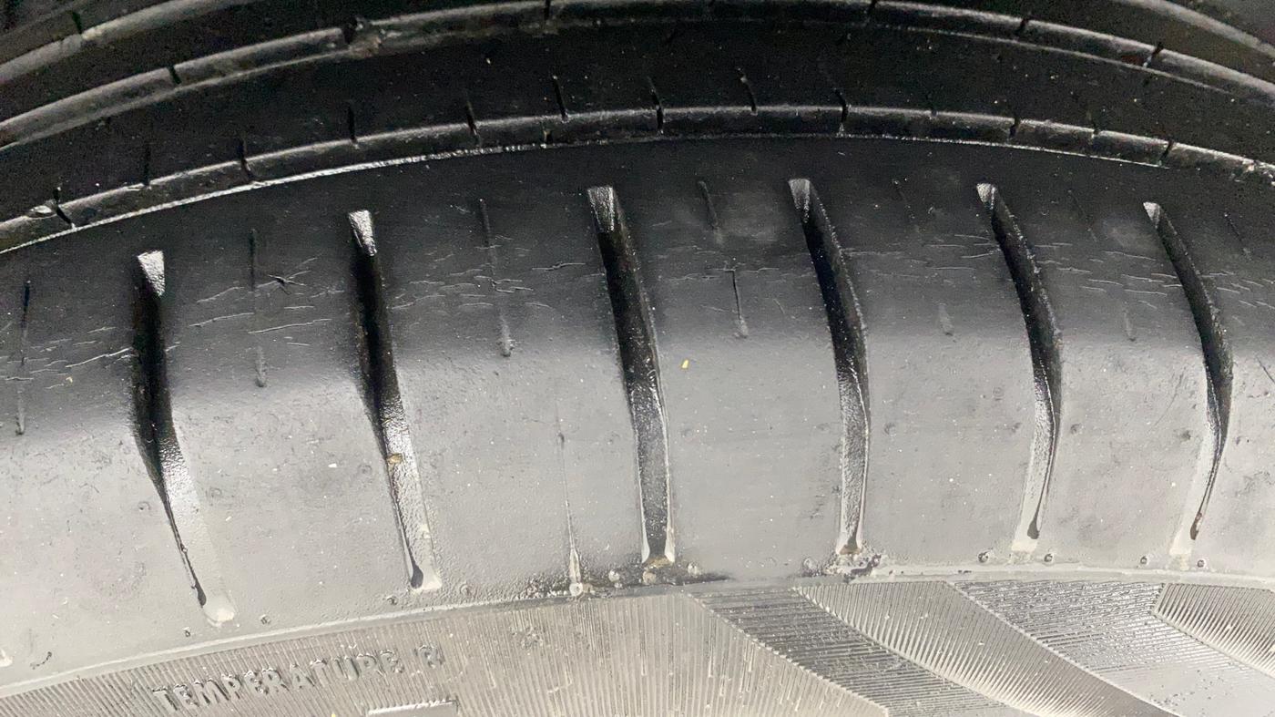 2021 Maruti Dzire ZXI, Petrol, Manual, 31,530 km, Left Rear Tyre Tread