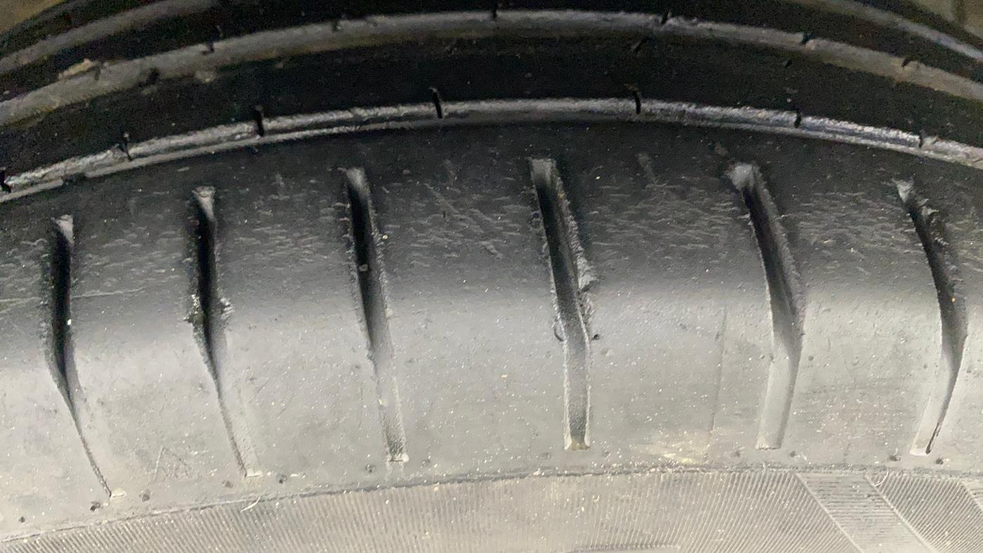 2021 Maruti Dzire ZXI, Petrol, Manual, 31,530 km, Right Front Tyre Tread