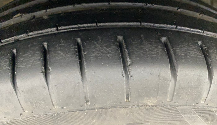 2021 Maruti Dzire ZXI, Petrol, Manual, 31,530 km, Right Front Tyre Tread
