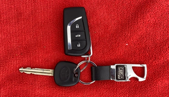 2018 Toyota YARIS J MT, Petrol, Manual, 11,532 km, Key Close Up