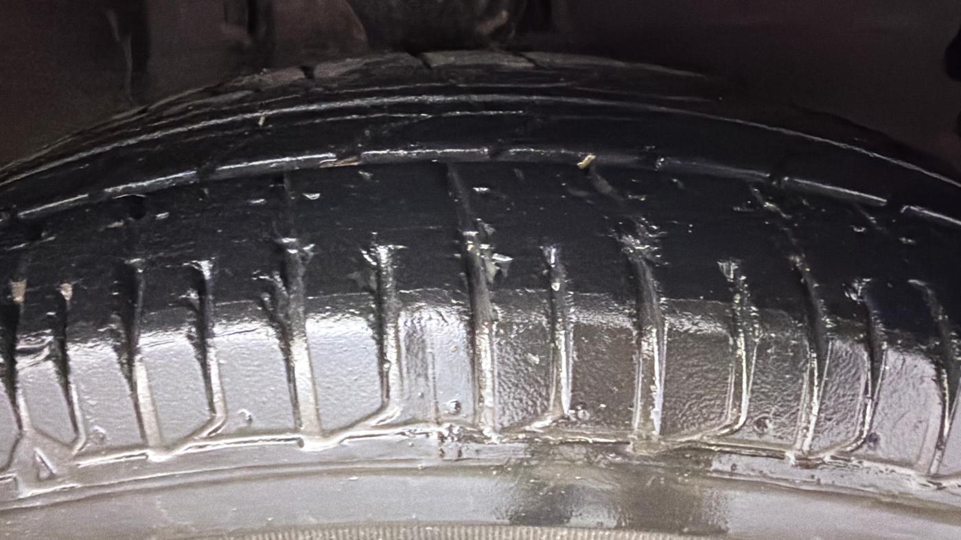 2015 Hyundai i10 SPORTZ 1.1, Petrol, Manual, 24,874 km, Right Front Tyre Tread