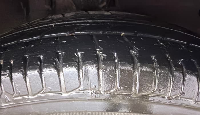 2015 Hyundai i10 SPORTZ 1.1, Petrol, Manual, 24,874 km, Right Front Tyre Tread