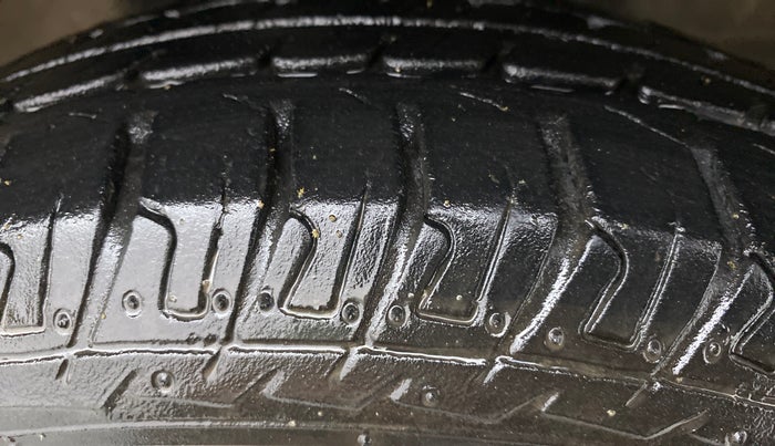 2017 Maruti Wagon R 1.0 LXI CNG, CNG, Manual, 37,026 km, Right Front Tyre Tread