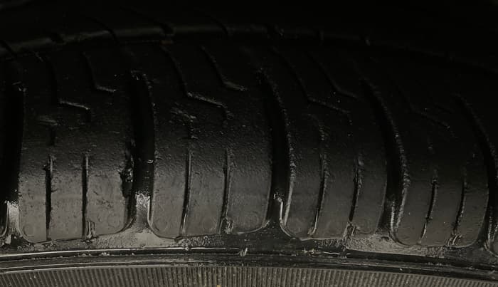 2013 Ford Figo ZXI 1.2 PETROL, Petrol, Manual, 72,071 km, Right Front Tyre Tread