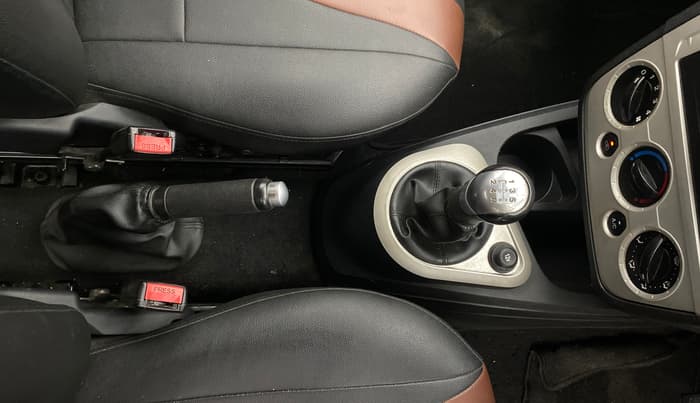 2013 Ford Figo ZXI 1.2 PETROL, Petrol, Manual, 72,071 km, Gear Lever