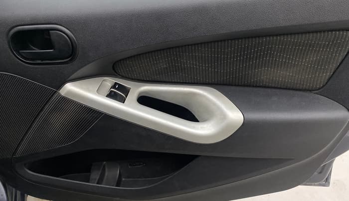 2013 Ford Figo ZXI 1.2 PETROL, Petrol, Manual, 72,071 km, Driver Side Door Panels Control