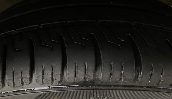 2013 Ford Figo ZXI 1.2 PETROL, Petrol, Manual, 72,071 km, Left Rear Tyre Tread