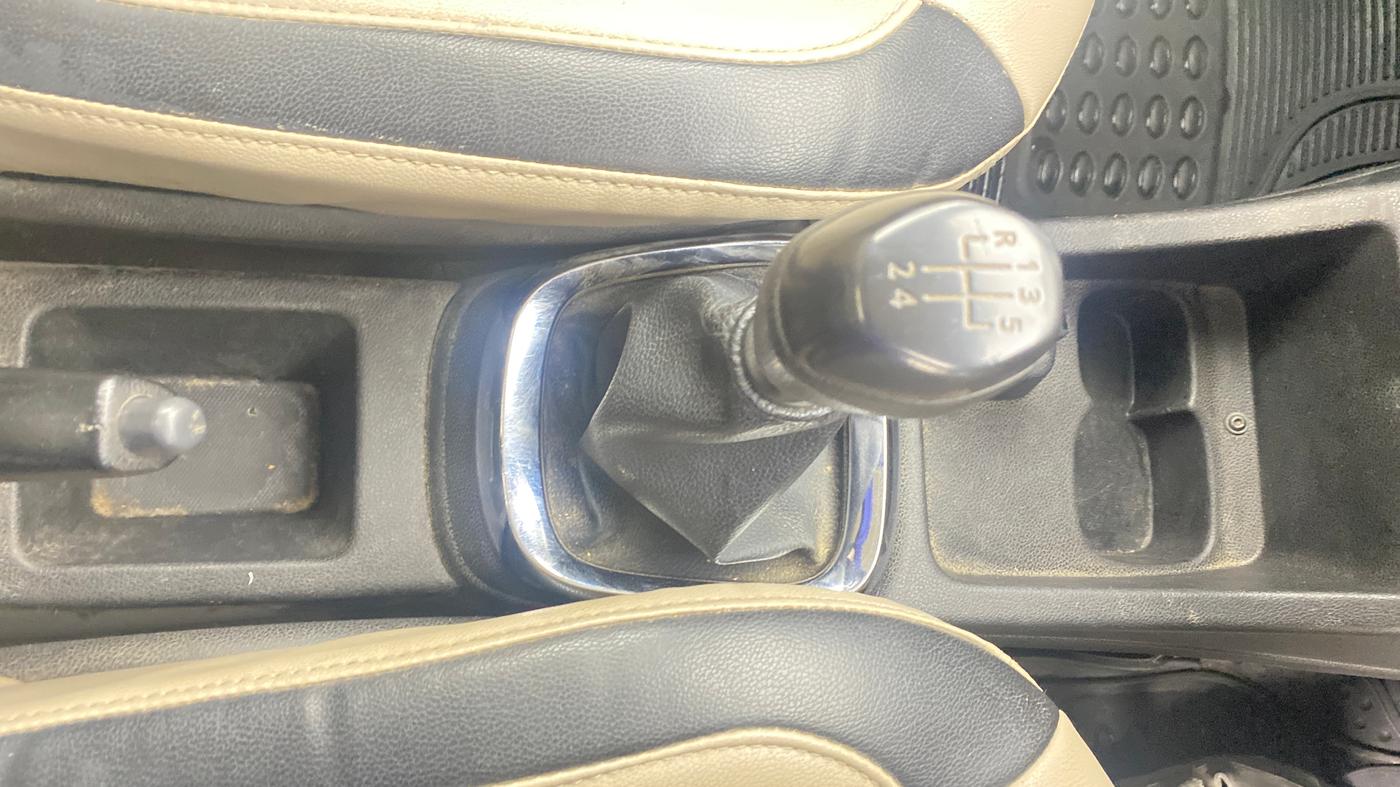 2017 Renault Kwid RXT 0.8, Petrol, Manual, 1,00,481 km, Gear Lever