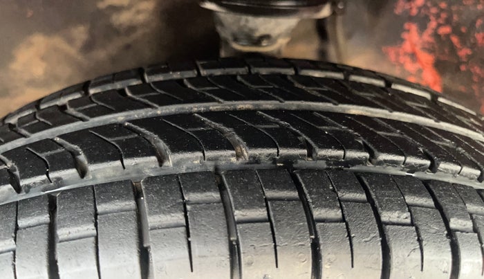 2012 Maruti Alto 800 LXI, Petrol, Manual, 1,39,431 km, Left Front Tyre Tread