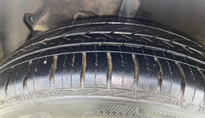 2015 Hyundai Xcent S 1.2, Petrol, Manual, 36,893 km, Left Front Tyre Tread