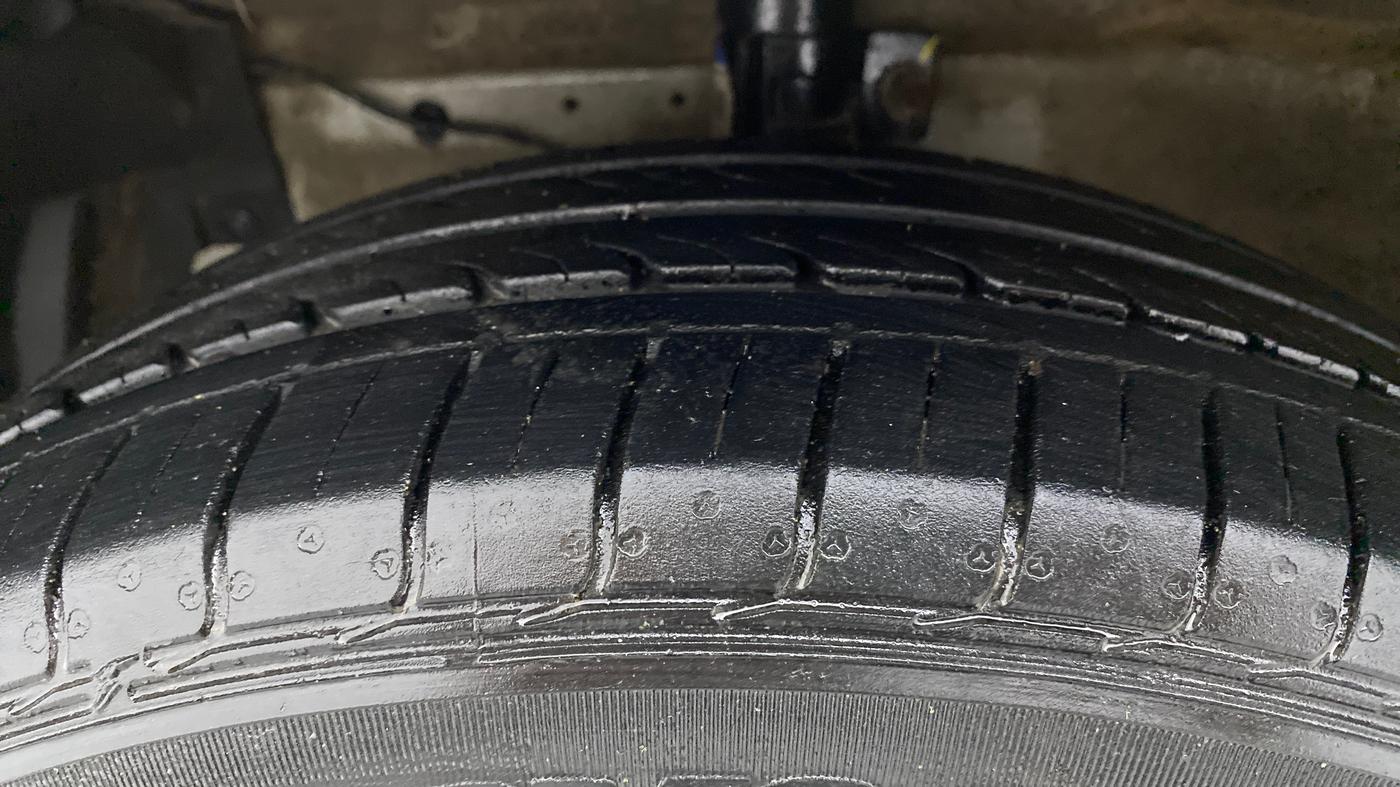 2022 Maruti Ciaz ZETA 1.5 SHVS MT PETROL, Petrol, Manual, 36,221 km, Left Front Tyre Tread