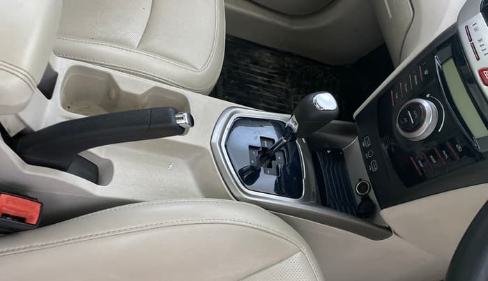 2019 Mahindra XUV300 W8 (O) 1.5 DIESEL AMT, Diesel, Automatic, 55,796 km, Gear Lever