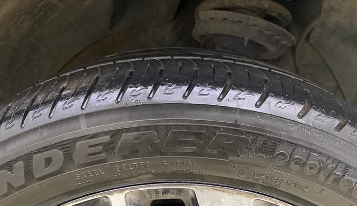 2019 Mahindra XUV300 W8 (O) 1.5 DIESEL AMT, Diesel, Automatic, 55,796 km, Right Front Tyre Tread
