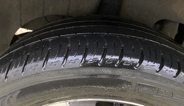 2019 Mahindra XUV300 W8 (O) 1.5 DIESEL AMT, Diesel, Automatic, 55,796 km, Right Rear Tyre Tread
