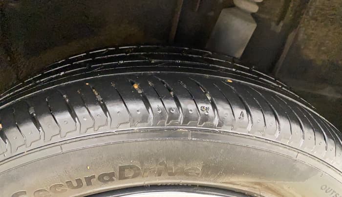 2021 Nissan MAGNITE XL, Petrol, Manual, 30,841 km, Left Rear Tyre Tread