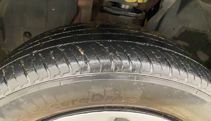 2021 Nissan MAGNITE XL, Petrol, Manual, 30,841 km, Left Front Tyre Tread