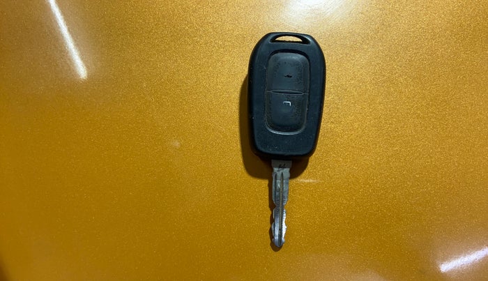 2020 Renault TRIBER RXL MT, Petrol, Manual, 87,663 km, Key Close Up