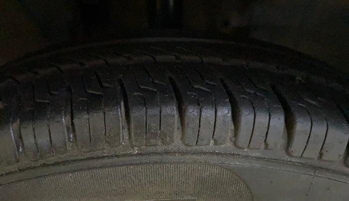 2020 Renault TRIBER RXL MT, Petrol, Manual, 87,663 km, Right Front Tyre Tread