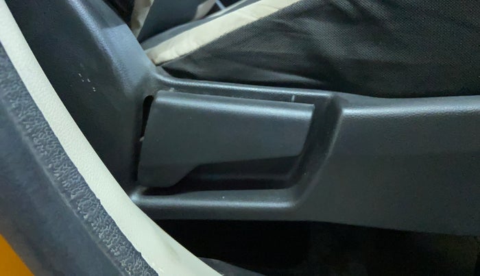 2020 Renault TRIBER RXL MT, Petrol, Manual, 87,663 km, Driver Side Adjustment Panel