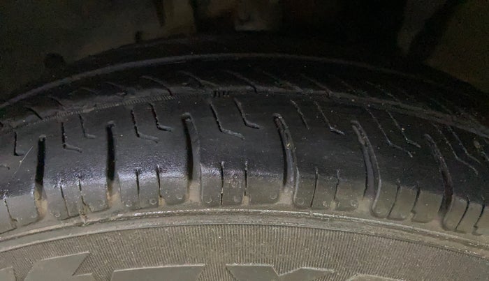 2020 Renault TRIBER RXL MT, Petrol, Manual, 87,663 km, Left Front Tyre Tread