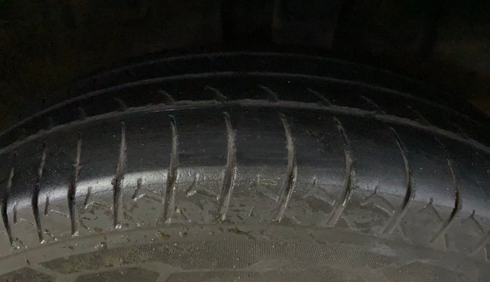2020 Renault TRIBER RXL MT, Petrol, Manual, 87,663 km, Left Rear Tyre Tread