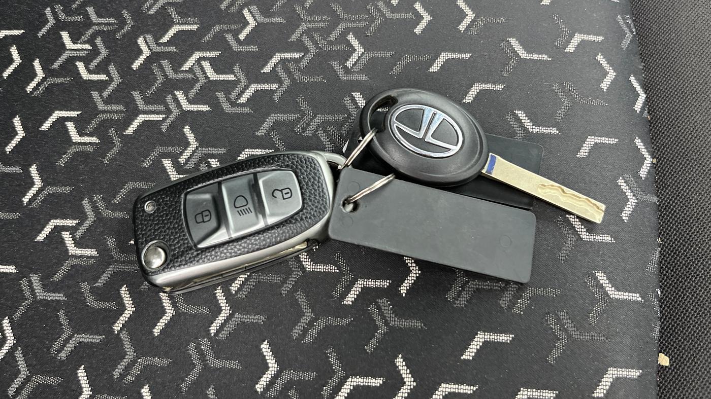 2020 Tata Tiago XZ PLUS PETROL, Petrol, Manual, 53,908 km, Key Close Up