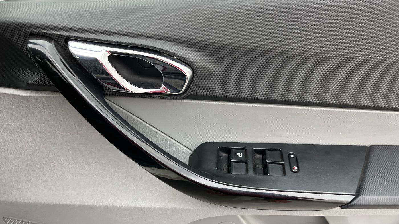 2020 Tata Tiago XZ PLUS PETROL, Petrol, Manual, 53,908 km, Driver Side Door Panels Control