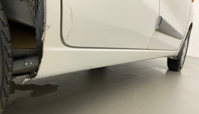 2017 Maruti Wagon R 1.0 LXI CNG, CNG, Manual, 80,667 km, Right running board - Slightly rusted