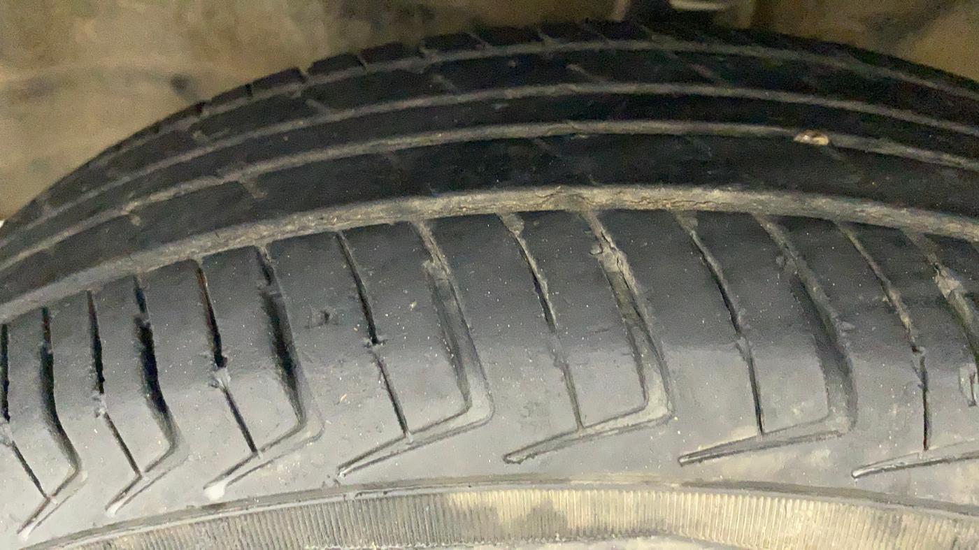 2017 Maruti Wagon R 1.0 LXI CNG, CNG, Manual, 80,667 km, Left Front Tyre Tread