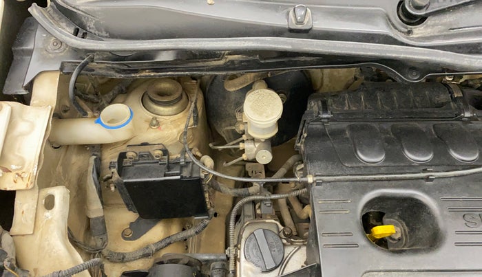 2017 Maruti Wagon R 1.0 LXI CNG, CNG, Manual, 80,667 km, Front windshield - Wiper bottle cap missing