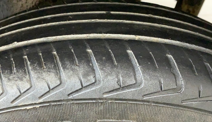 2017 Maruti Wagon R 1.0 LXI CNG, CNG, Manual, 80,667 km, Left Rear Tyre Tread