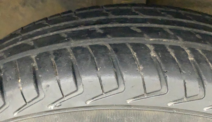 2017 Maruti Wagon R 1.0 LXI CNG, CNG, Manual, 80,667 km, Right Front Tyre Tread