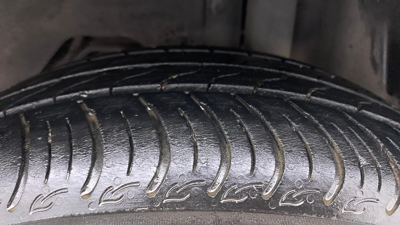2019 Ford New Figo TITANIUM 1.5 PETROL AT, Petrol, Automatic, 38,909 km, Left Rear Tyre Tread