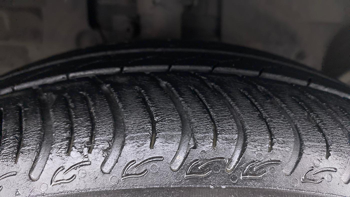 2019 Ford New Figo TITANIUM 1.5 PETROL AT, Petrol, Automatic, 38,909 km, Right Front Tyre Tread