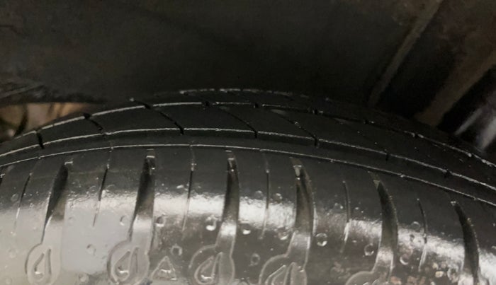 2021 Renault Kwid RXT 1.0 (O), Petrol, Manual, 24,174 km, Left Rear Tyre Tread