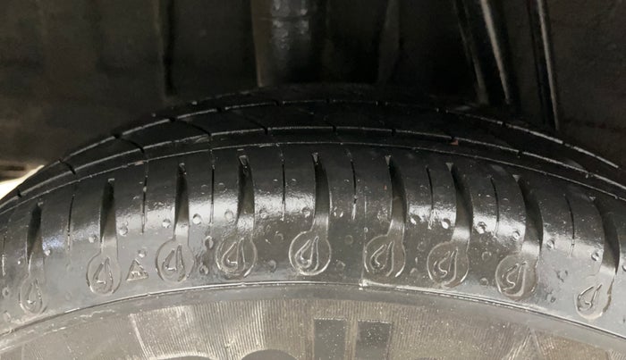 2021 Renault Kwid RXT 1.0 (O), Petrol, Manual, 24,174 km, Right Rear Tyre Tread