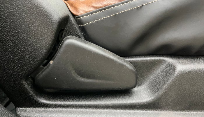 2021 Renault Kwid RXT 1.0 (O), Petrol, Manual, 24,174 km, Driver Side Adjustment Panel