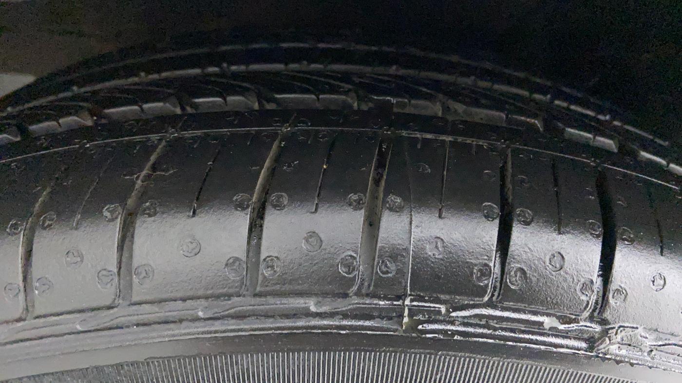 2014 Hyundai Verna FLUIDIC 1.6 VTVT SX AT, CNG, Automatic, 38,034 km, Left Rear Tyre Tread