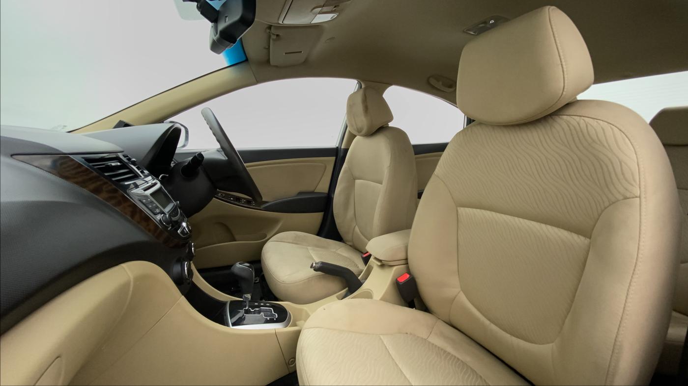 2014 Hyundai Verna FLUIDIC 1.6 VTVT SX AT, CNG, Automatic, 38,034 km, Right Side Front Door Cabin